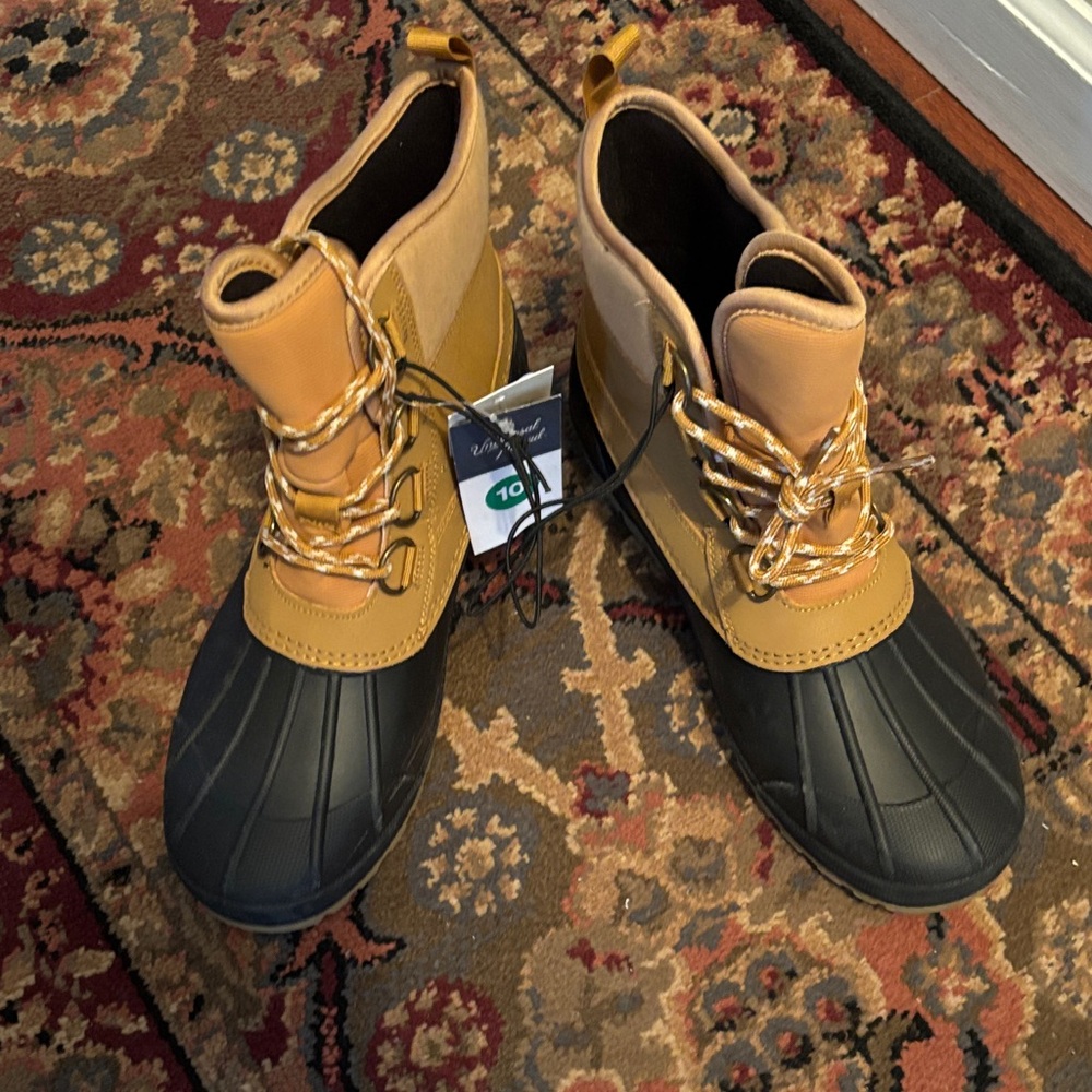 Women’s 10 Tan and Black Duck Boots